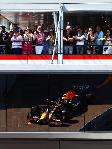 Torcedores acompanham Max Verstappen na classificação para o GP de Mônaco - Mark Thompson/Getty Images