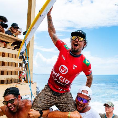 Filipe Toledo comemora título da etapa de El Salvador - Aaron Hughes/World Surf League