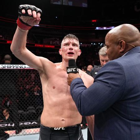 Stephen Thompson celebra vitória sobre Kevin Holland