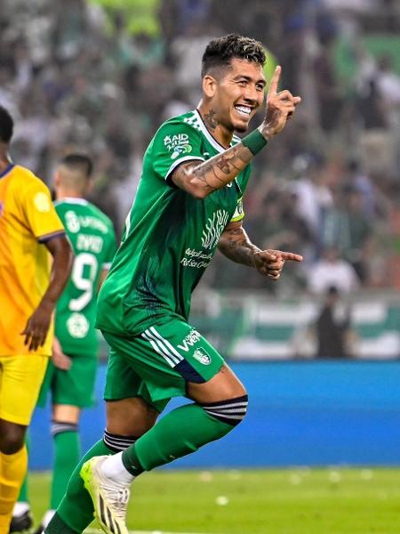 Roberto Firmino, do Al-Ahli, comemora após marcar contra o Al-Hazem, na estreia do Campeonato Saudita. Roberto Firmino, do Al-Ahli, comemora após marcar contra o Al-Hazem, na estreia do Campeonato Saudita.
