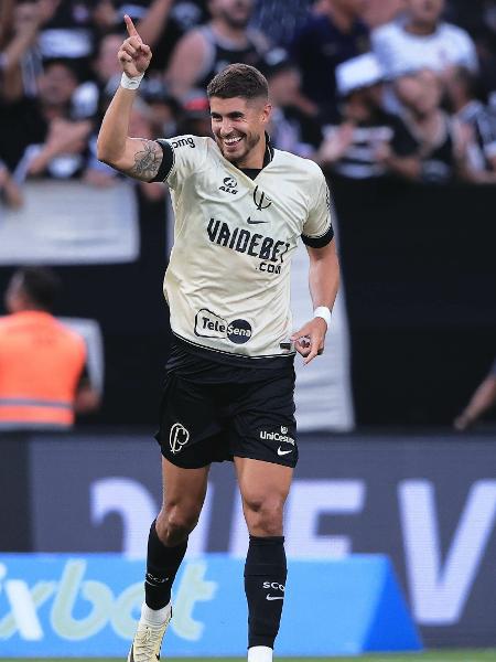 Pedro Raul comemora após marcar o gol da vitória do Corinthians contra o Santo André pelo Campeonato Paulista 2024
