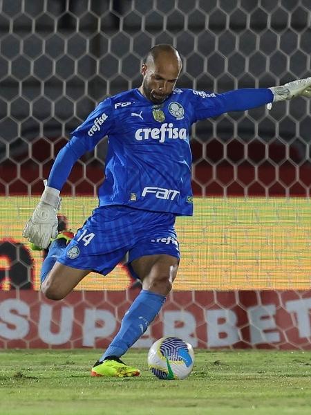 Marcelo Lomba em ação na partida contra o Botafogo-SP pela Copa do Brasil