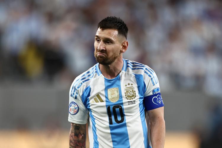 Messi em ação durante Chile x Argentina, confronto da Copa América