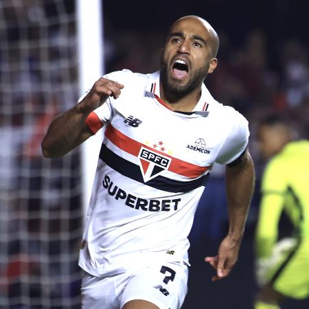 Lucas comemora gol marcado pelo São Paulo durante jogo contra o Botafogo, pelo Brasileirão - Marcello Zambrana/AGIF