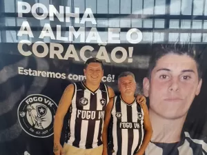 A bandeira que ajuda família alvinegra com o luto: 'Rezo para dia de jogo'