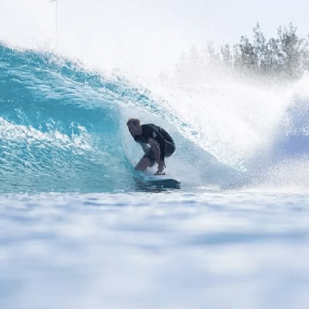 Duque mostrou habilidade em cima da prancha no Surf Ranch, de Kelly Slater