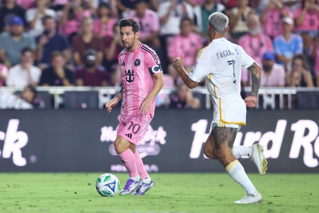 Messi em ação pelo Inter Miami contra o LA Galaxy na MLS - undefined