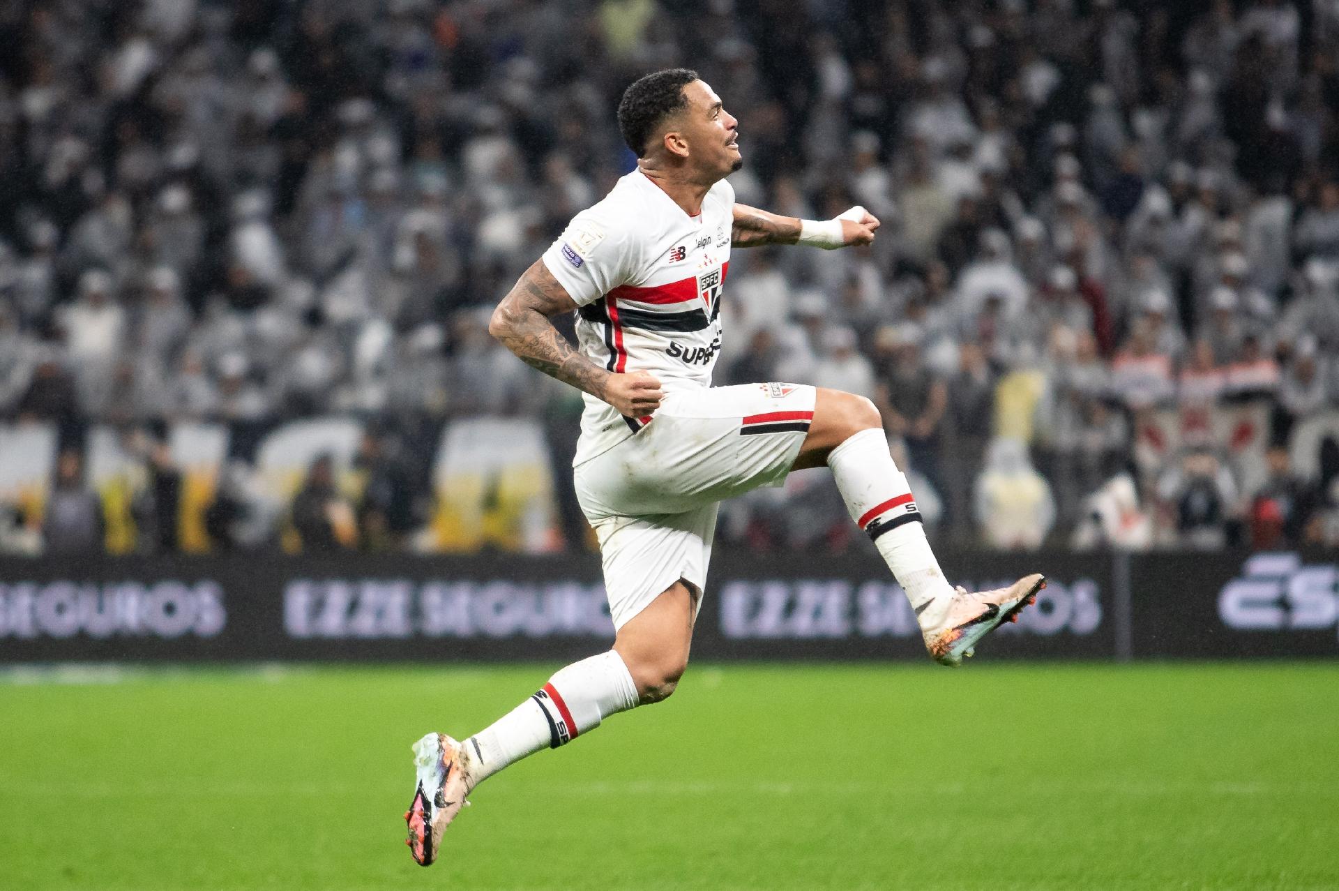 Luciano, do São Paulo, comemora gol contra o Corinthians, pelo Brasileirão - undefined