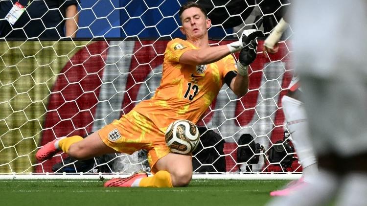 Henderson substituiu Pickford no duelo entre Inglaterra e França