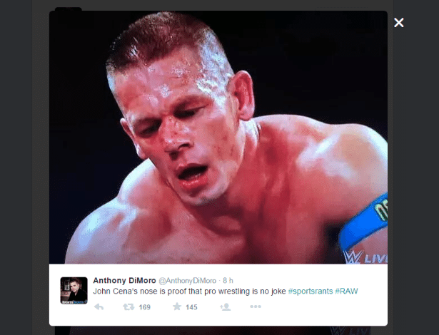 Imagem mostra o nariz de John Cena, torto após uma joelhada voadora - Reprodução/Twitter