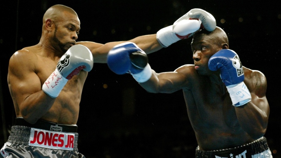 Roy Jones Jr. enfrenta Antonio Tarver em duelo de 2004 - Steve Marcus/Reuters