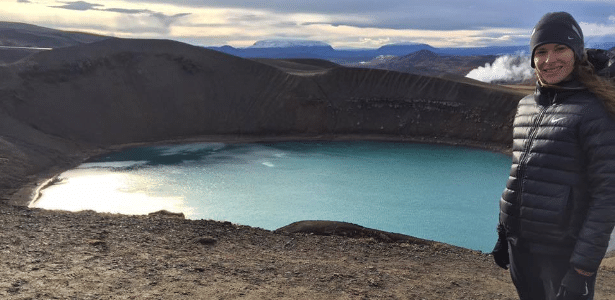 Fabiana Murer durante visita a cratera vulcânica na Islândia - Reprdoução/Facebook