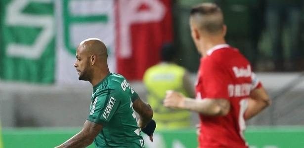 Felipe Melo e D"Alessandro se enfrentaram no jogo entre Palmeiras e Internacional - Cesar Greco/Ag. Palmeiras/Divulgação