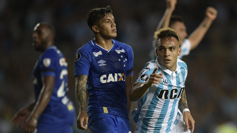 Lautaro Martinez anotou três gols na vitória do Racing sobre o Cruzeiro, pela Libertadores - AFP PHOTO / JUAN MABROMATA