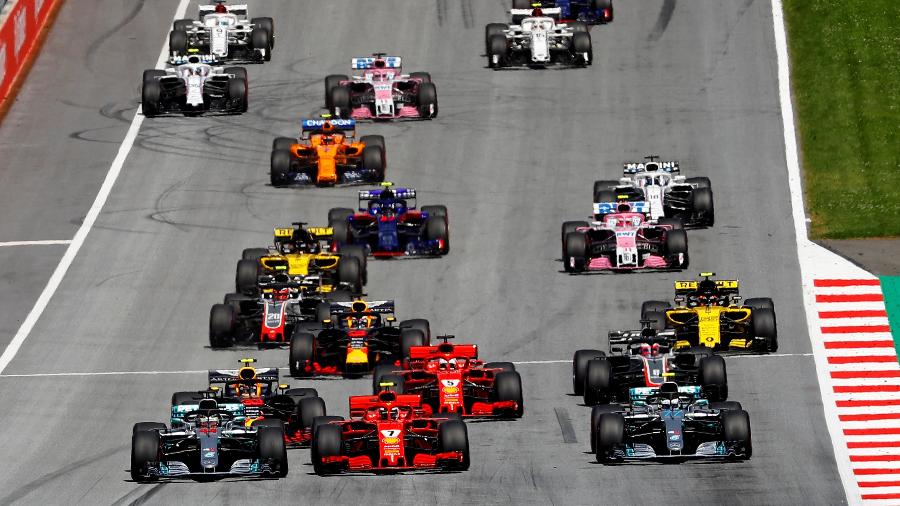 Hamilton assume a ponta logo após a largada do GP da Áustria - Leonhard Foeger/Reuters