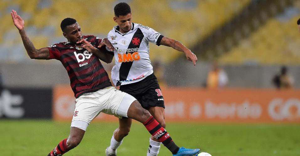 Gerson e Marrony disputam bola durante Flamengo x Vasco