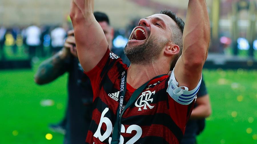 balloon suspend sword Flamengo: Camisa 10 volta a brilhar em final da Libertadores e Gabigol  repete Zico 38 anos depois