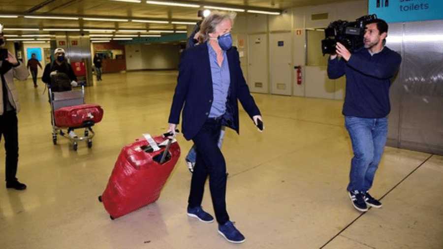 Jorge Jesus chega ao Aeroporto de Lisboa no dia 24 de março - Reprodução / A Bola