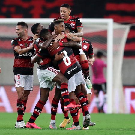 Jogadores do Flamengo comemoram gol de Bruno Henrique contra o Del Valle, em jogo da Libertadores - SIlvia Izquierdo-Pool/Getty Images