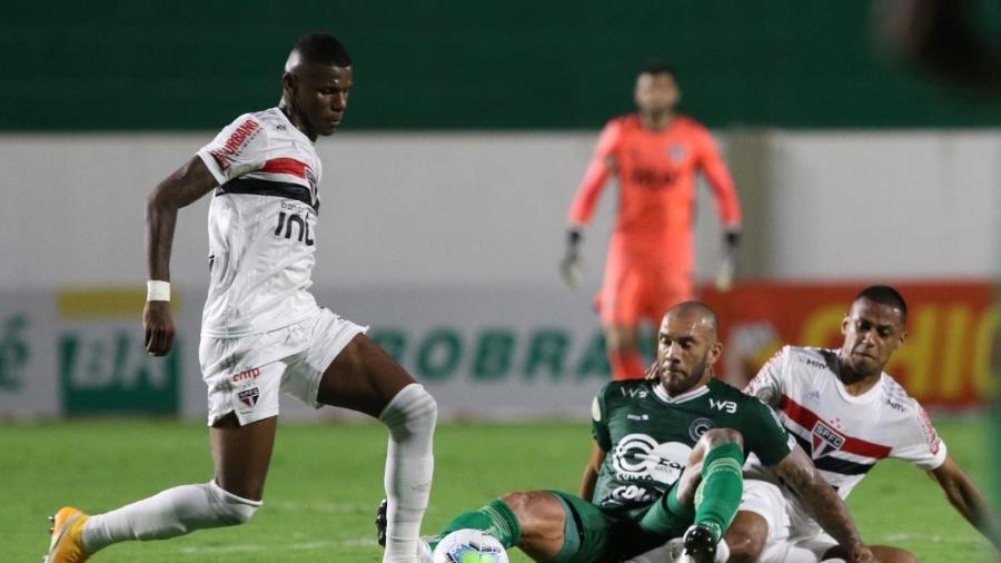 Arboleda e Bruno Alves em jogo do São Paulo contra o Goiás - Rubens Chiri / saopaulofc.net
