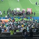Torcida do Palmeiras causa confusão após apito final no Maracanã - UOL