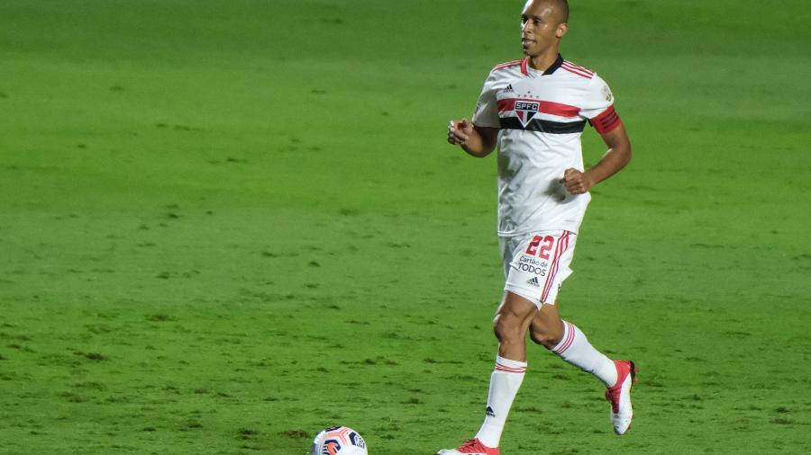 Miranda, de volta à Libertadores, em ação pelo São Paulo contra o Rentistas - Marcello Zambrana/AGIF