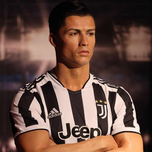 Nova estátua de Cristiano Ronaldo estreou usando a camisa da Juventus