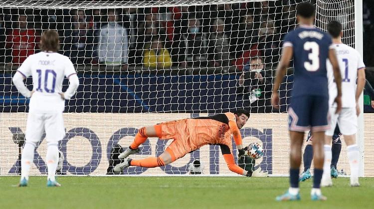 Courtois defende pênalti de Messi em PSG x Real Madrid, pela Liga dos Campeões Courtois defende pênalti de Messi em PSG x Real Madrid, pela Liga dos Campeões