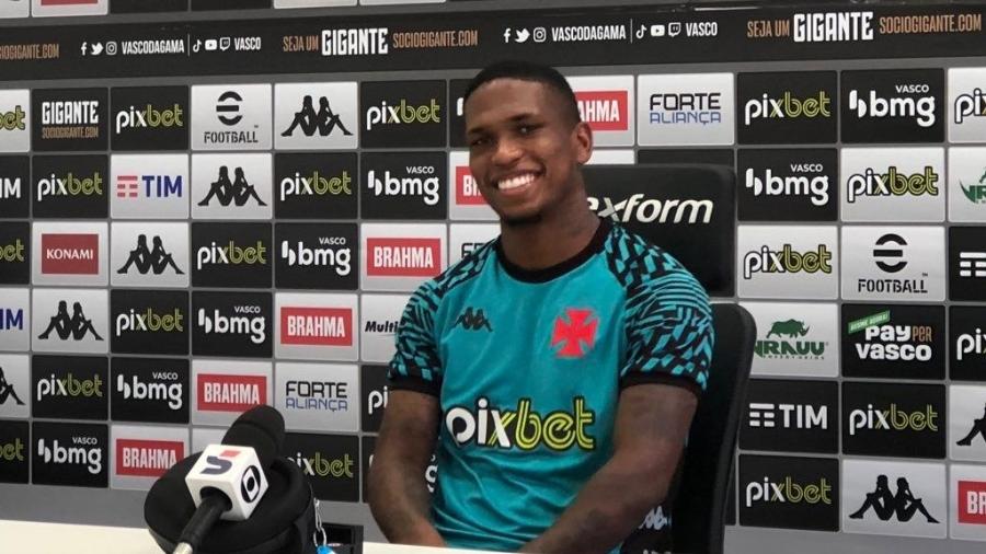 Jovem meia Juninho foi o entrevistado na coletiva do Vasco desta terça-feira no CT Moacyr Barbosa - Bruno Braz / UOL Esporte