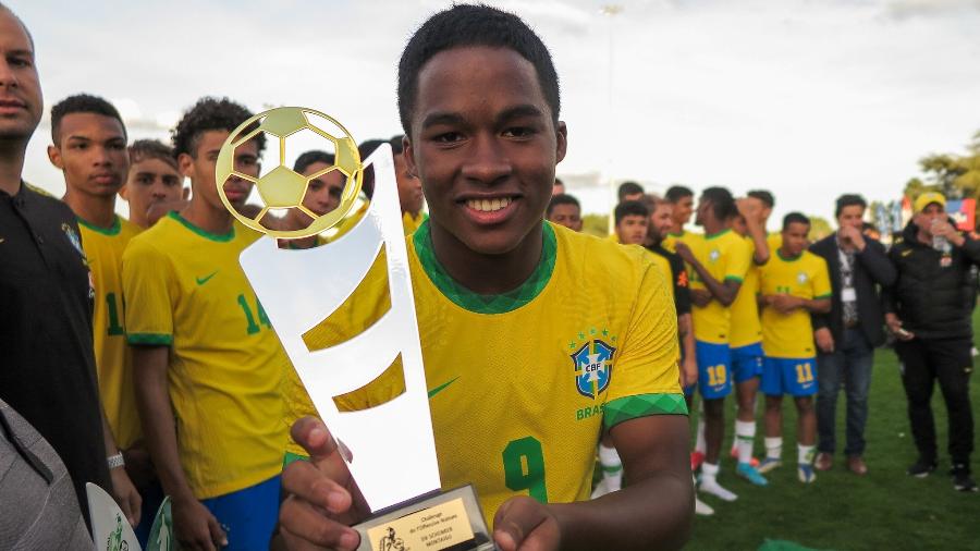 Endrick, atacante do Palmeiras e da seleção brasileira, foi artilheiro e eleito o melhor do Torneio de Montaigu - Divulgação/CBF