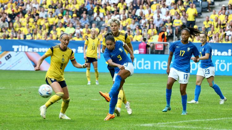 Brazil's dangerous bid in the friendly against Sweden - Iwi Onodera/UOL - Iwi Onodera/UOL