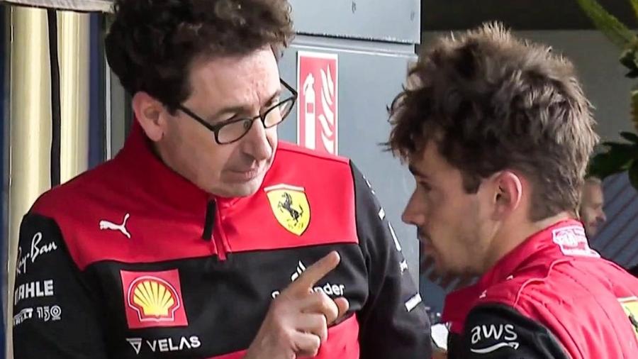 Mattia Binotto, chefe da Ferrari, conversa com Charles Leclerc ao fim do GP da Inglaterra - F1TV/Reprodução