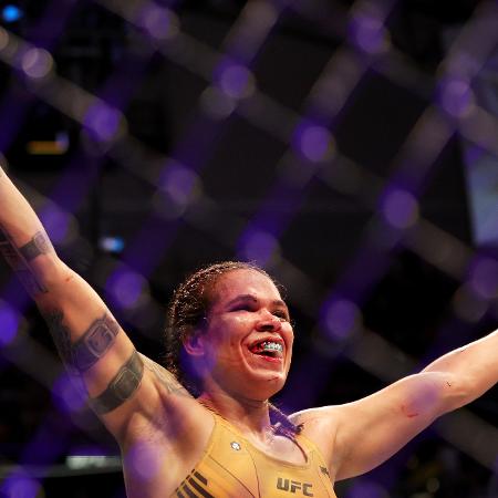Amanda Nunes venceu Julianna Pena por decisão unânime no UFC 277 - Carmen Mandato/Getty Images
