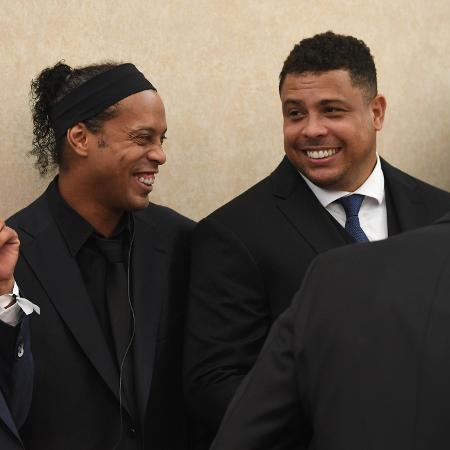 Ronaldinho Gaúcho e Ronaldo em sorteio de grupos da Copa do Mundo de 2018 - Michael Regan - FIFA/FIFA via Getty Images