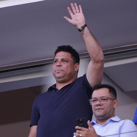 Ronaldo é ovacionado por torcedores do Corinthians na Neo Química Arena