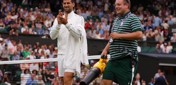 Em conclusão de jogo paralisado, Djokovic bate Nadal e vai à final de  Wimbledon