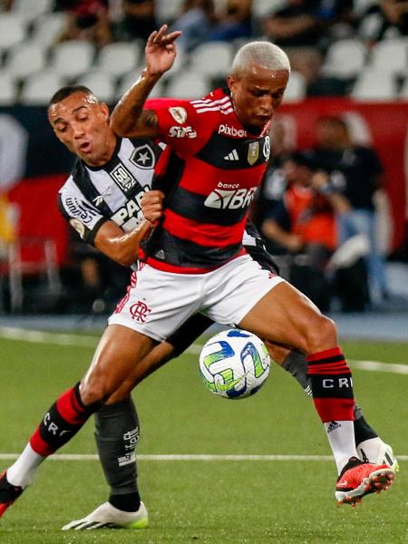 Clássicos entre Botafogo e Flamengo serão diferentes na TV em 2025: mando do time alvinegro é da Liga Forte, enquanto o Rubro-Negro é da Libra, que tem contrato com a Globo