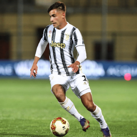 Lucas Rosa em ação pelo time sub-23 da Juventus em 2021