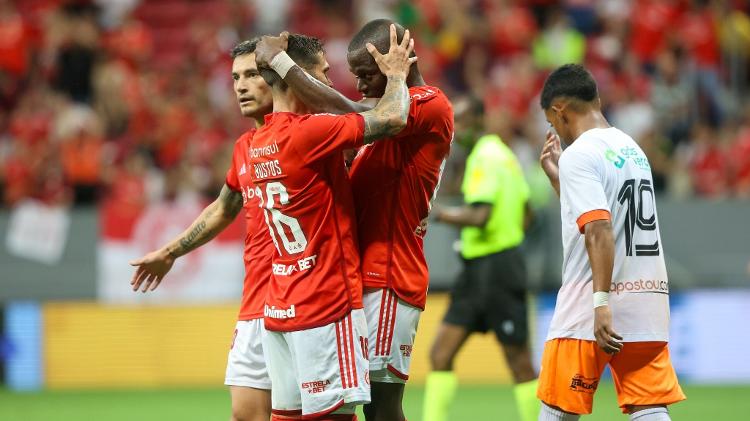 Enner Valencia comemora gol marcado pelo Internacional contra o Nova Iguaçu na Copa do Brasil