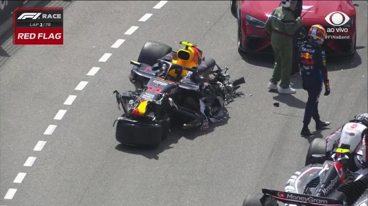 Carro de Sergio Pérez após o acidente com Magnussen no GP de Mônaco