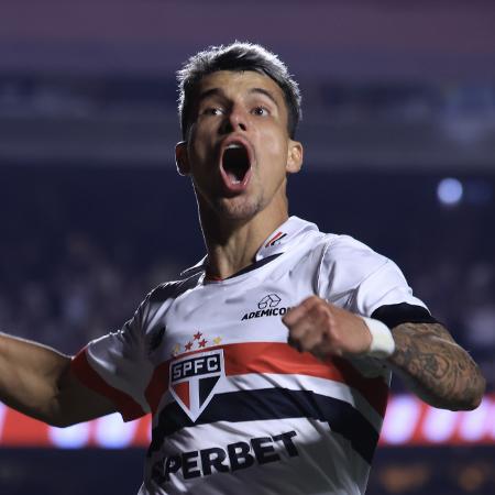 Ferreira comemora gol marcado pelo São Paulo contra o Botafogo, pelo Brasileirão