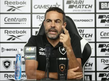 Técnico do Botafogo dá recado a Deyverson: 'Não venha com lições de moral'