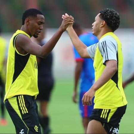 Flamengo vence jogo-treino contra o Maricá, no Ninho do Urubu