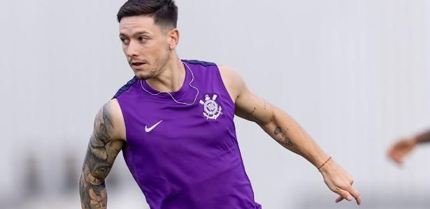 Garro lidera ranking de estatísticas entre meias do Brasileirão