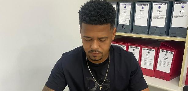 Ex-santista residia em domicílio de acusado de associação criminosa com lavagem de dinheiro