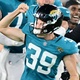 NFL: jogador acerta chute mais longo da história, mas não bate recorde