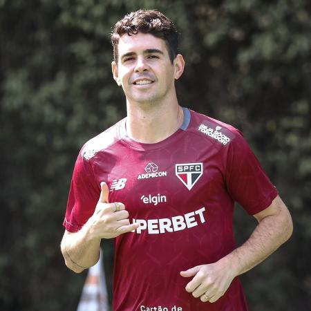 Oscar, do São Paulo, durante treino no CT da Barra Funda