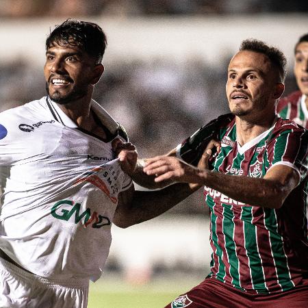 Renê, do Fluminense, em ação contra o Operário-PR, pela Copa do Brasil