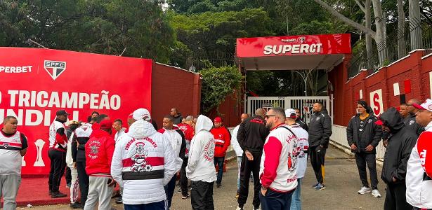 Organizadas vão ao CT do São Paulo após derrota: 'Vagabundos'