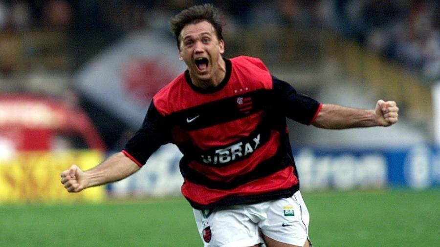 Final do Campeonato Carioca 2001 - Vasco 1x3 Flamengo: Petkovic comemora o seu gol, o terceiro do Flamengo e o gol do título - Ana Carolina Fernandes/Folhapress